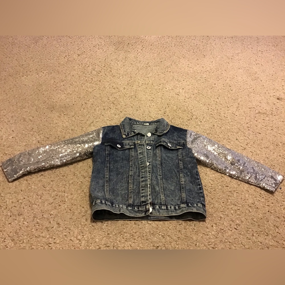 HENGSHENG JEANS GIRLS JEAN JACKET W SEQUIN SLEEVES UNICORN ON BACK SO CUTE M